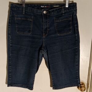 Woman's Crop Right Below The Knee Blue A Little Worm But Still Good Condition